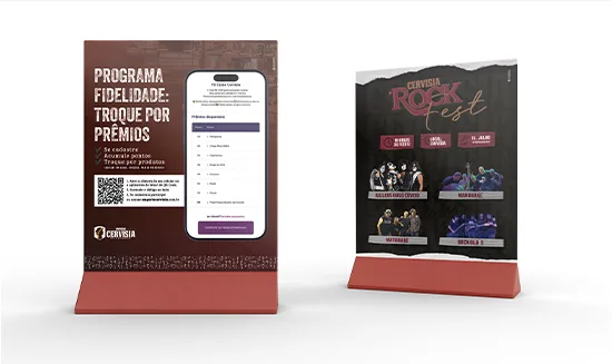 Displays de mesa em acrílico do Empório Cervisia, do programa de fidelidade e do Cervisia Rock Fest