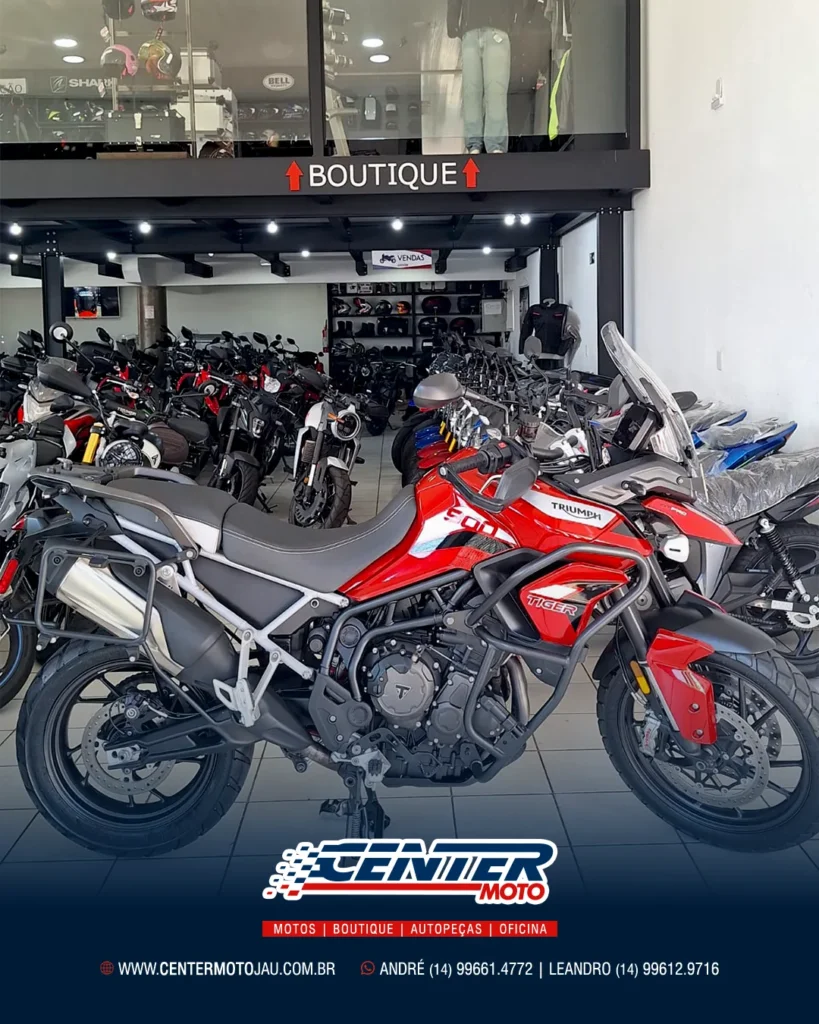 Foto de uma moto seminova em exposição na loja, campanha moto da semana